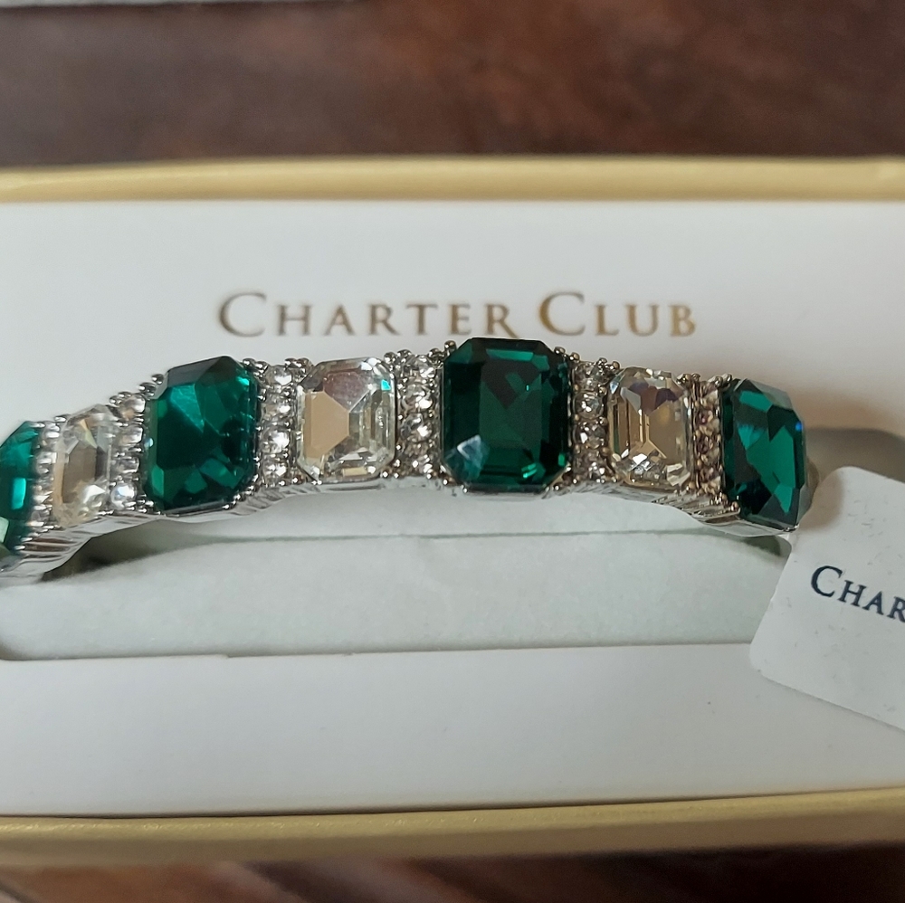Charter club real crystal green and white stretchy bracelet